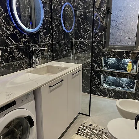 Spacious 3 Bedroom In Vollga Promenade 아파트 *
