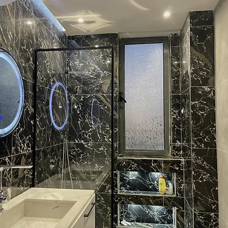 Spacious 3 Bedroom In Vollga Promenade 아파트 *